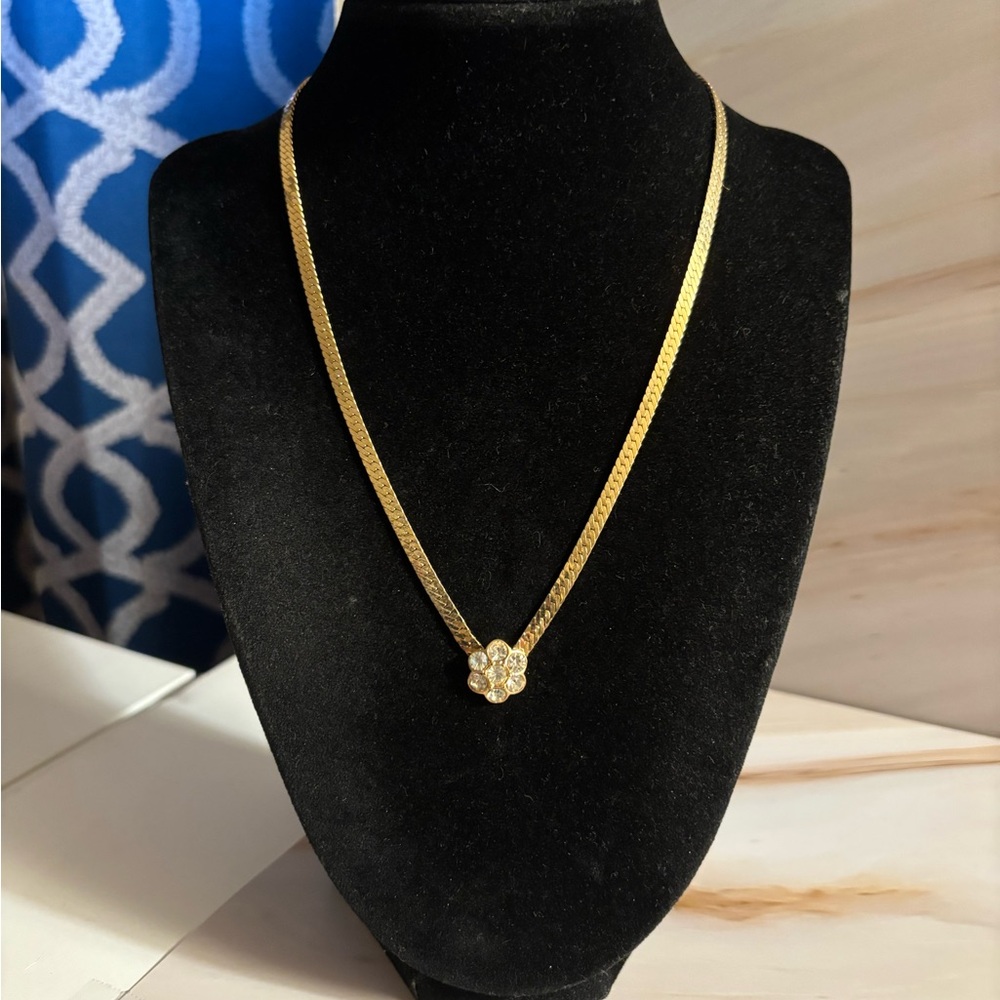 🌻Elegant Gold Necklace with Crystal Floral Design 17”